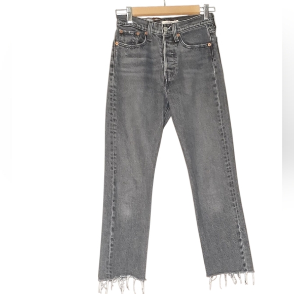 Levi,s Wedgie Straight Jeans. Size 28. Gray. - Picture 1 of 8